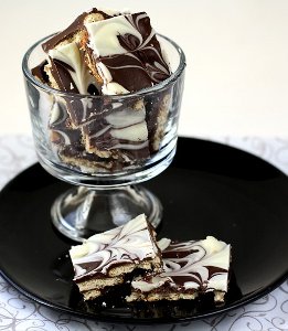 Addictive Ritz Cracker Chocolate Bark